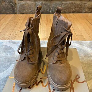 New Crown Vintage Brown Suede Ankle boots size 7